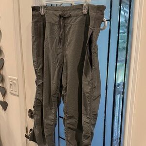 Women’s capris  Gray Casual Pants